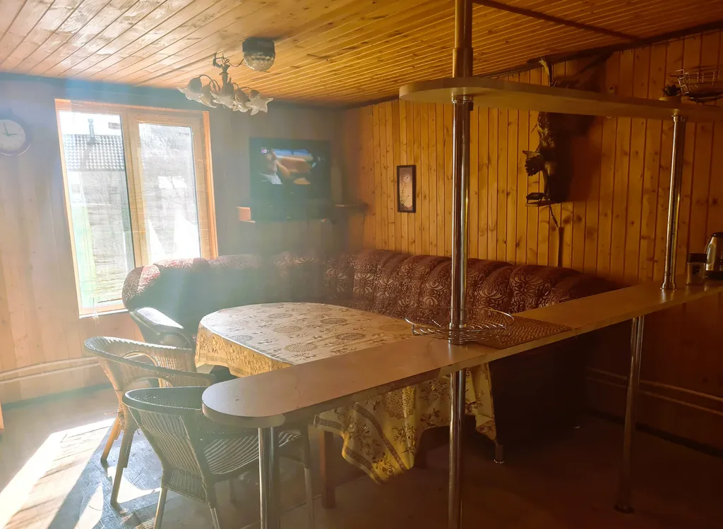 Коттедж с бильярдом и панорамной закрытой террасой