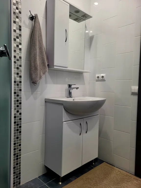 Уютный домик для двоих у озера