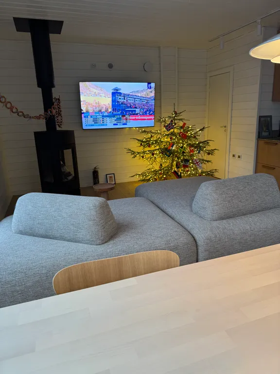 Дом в лесу рядом с озером