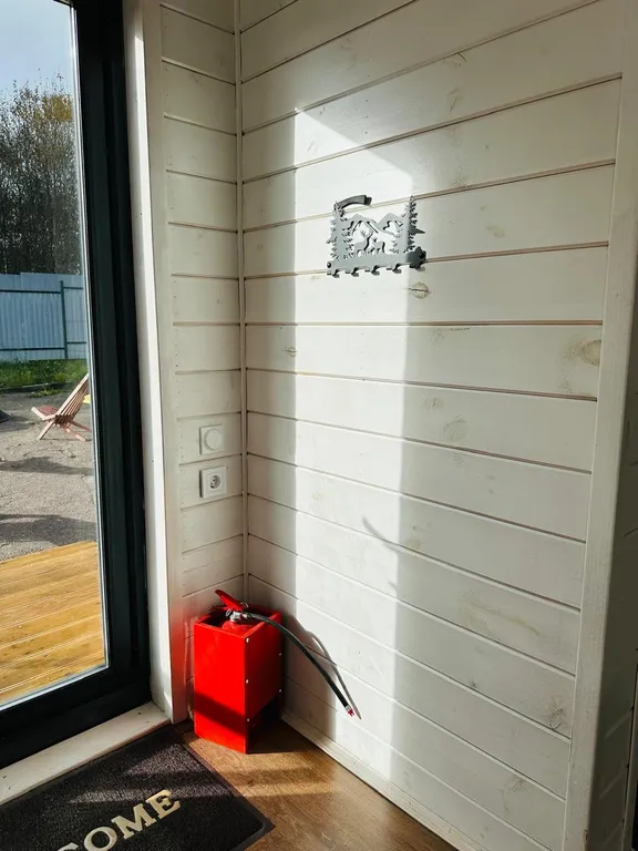 А-фрейм на берегу озера