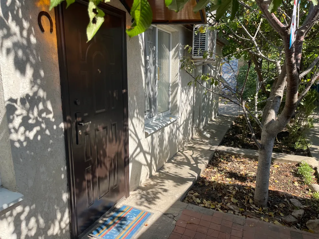 Частный дом.Участок 5 соток.Без соседей.В пешей доступности от моря