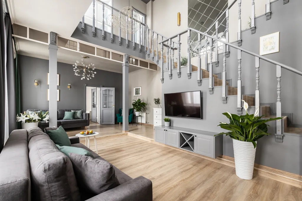 Атриум с распашной лестницей