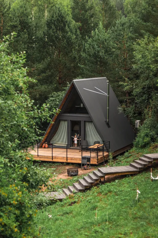 Уютный домик с панорамным видом на горы и лес