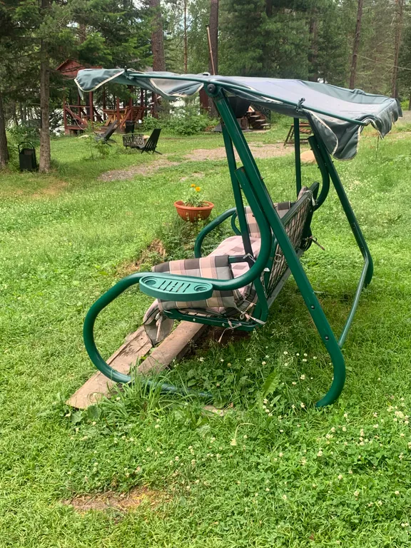 Уютный дом на берегу реки