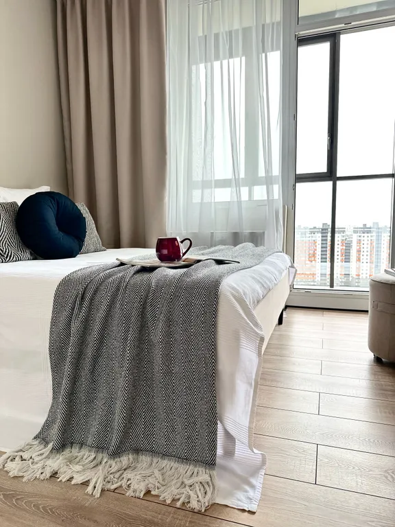 Квартира-студия с панорамным видом в окружении парков