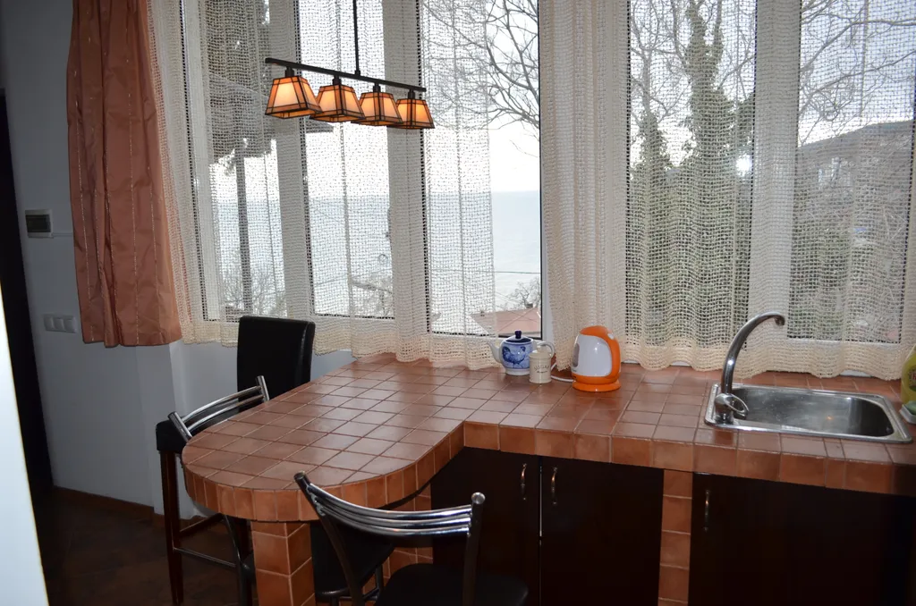 В частном секторе студия с видом на море