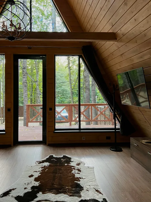 Коттедж а-фрейм атмосфера