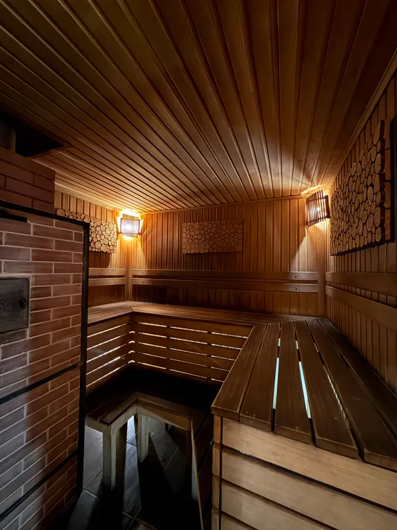 Коттедж Дом на берегу пруда — Бор