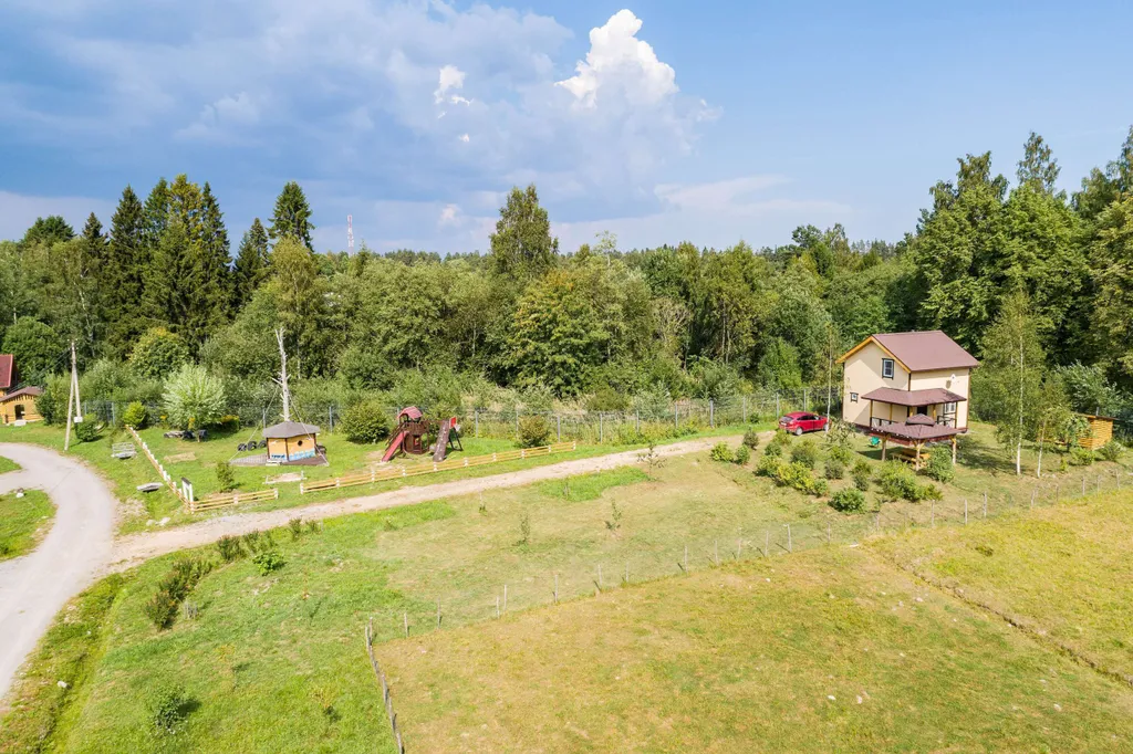 Коттедж Двухэтажный коттедж с видом на лес — Беличье