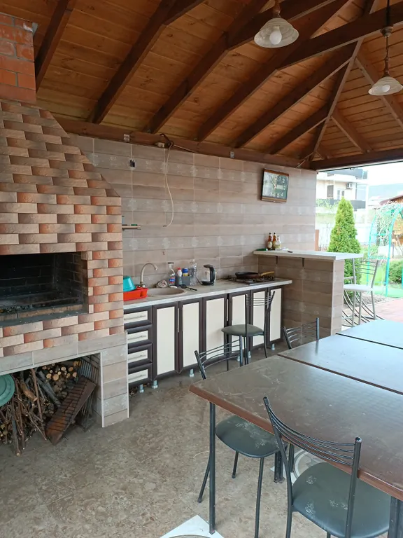 Дом у бассейна