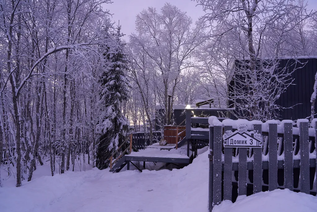 Двухкомнатный домик с купелью в 6 километрах от Мурманска, 17 километров от аэропорта