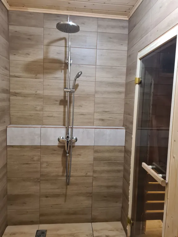 Домик у озера