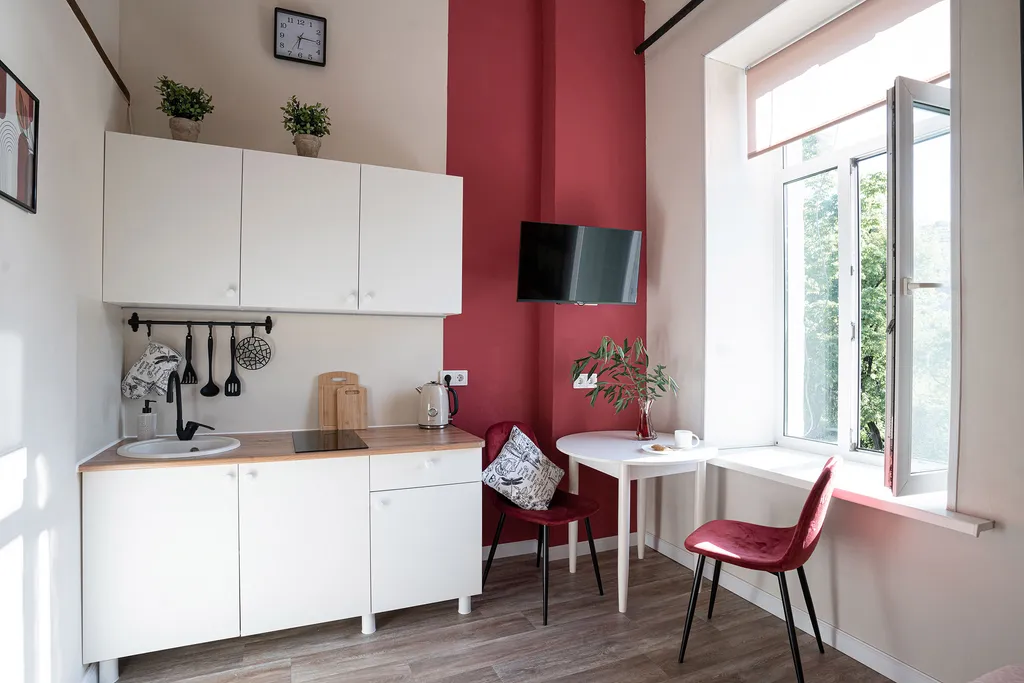 Яркая двухуровневая мини-студия