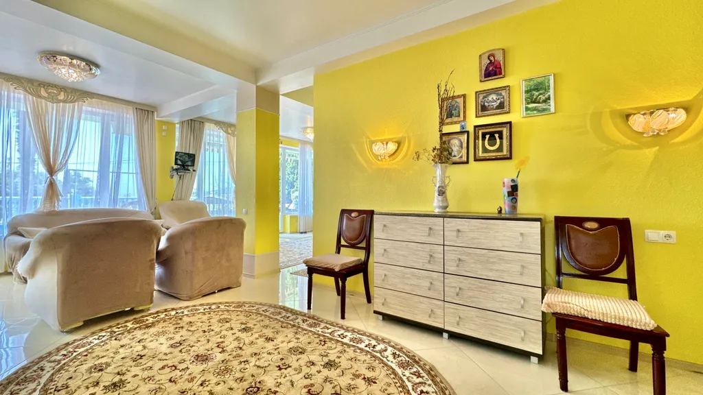 Дом с бассейном в Аутке