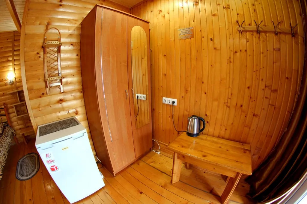 Номер " Стандарт" с двуспальной и односпальная кроватью