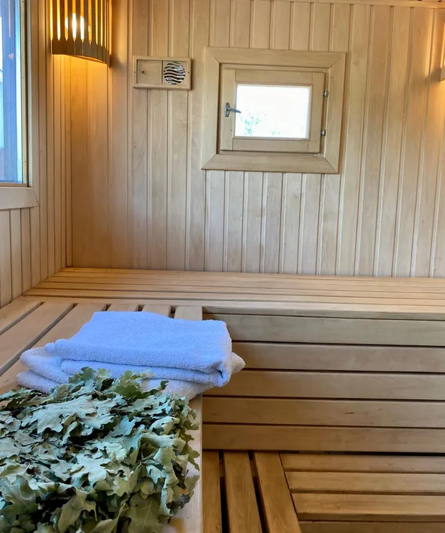 Домик у озера