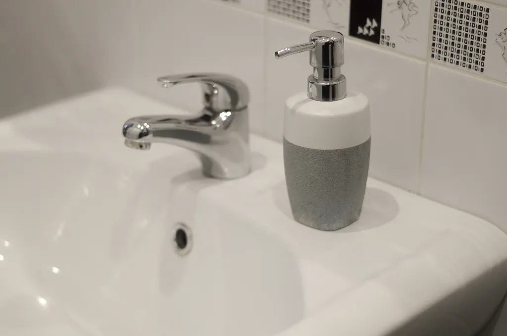 Двухместный номер с 2 отдельными кроватями и общим санузлом