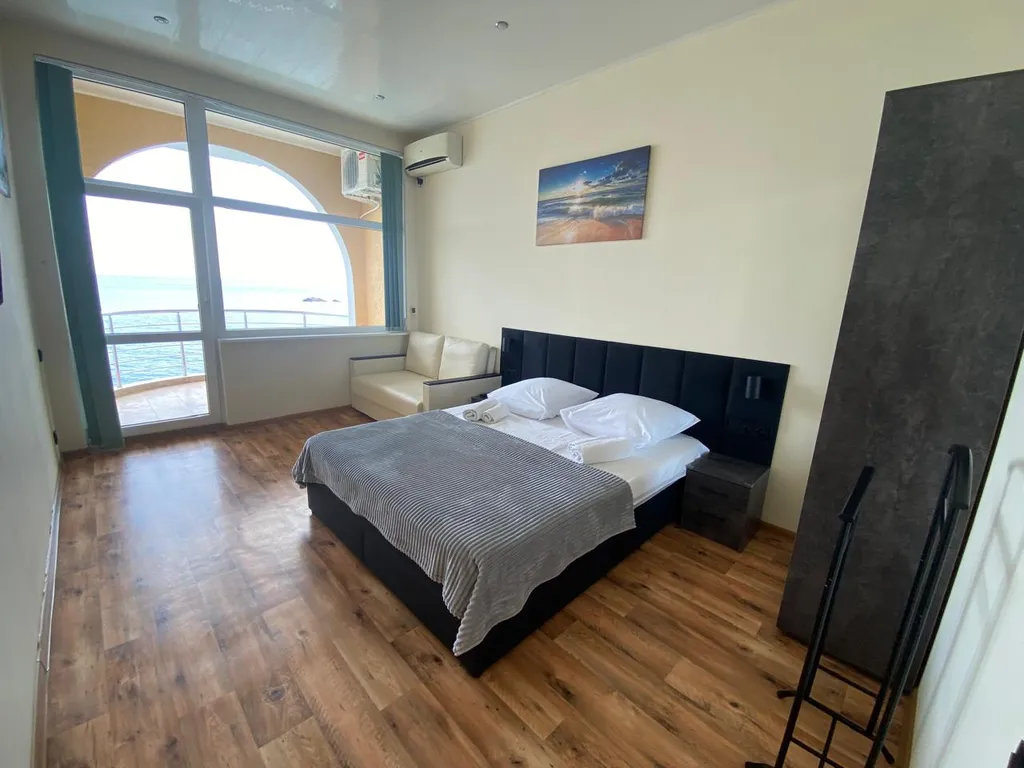 Двухкомнатная квартира у самого моря! (Первая линия] — аренда посуточно в Утес