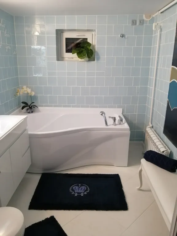 Уютный дом на набережной