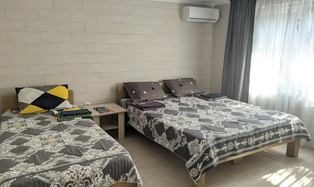 Квартира Квартира Трехместные комнаты с отдельным санузлом и душем — Сухум