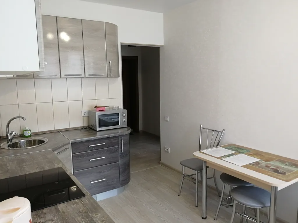 Около Дворца пионеров