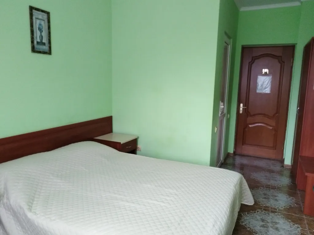 Квартира Квартира Двухместный номер с балконом в гостевом доме "Легенда" с бассейном. — Анапа