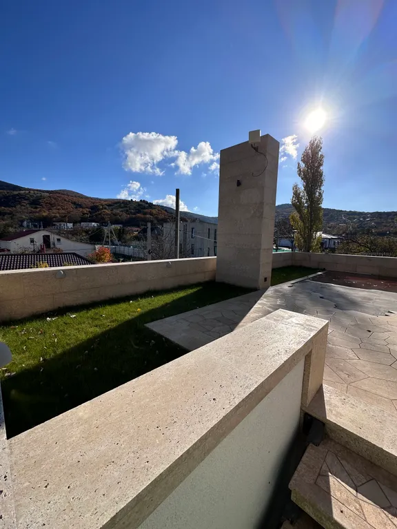 Вилла с бассейном среди виноградников Балаклавы