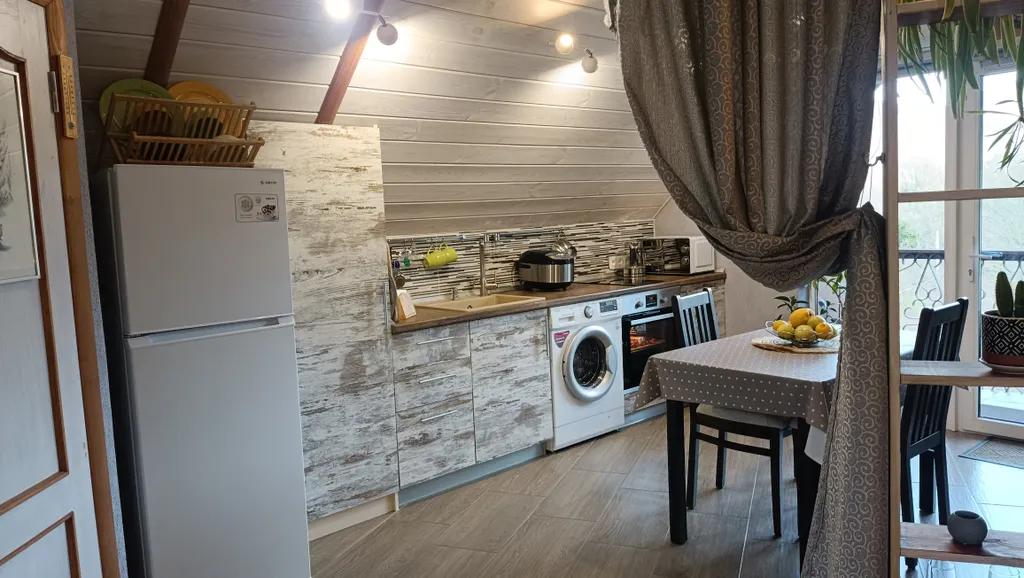 Уютный этаж в доме с видом на горы в 3 км от пляжа Дюрсо