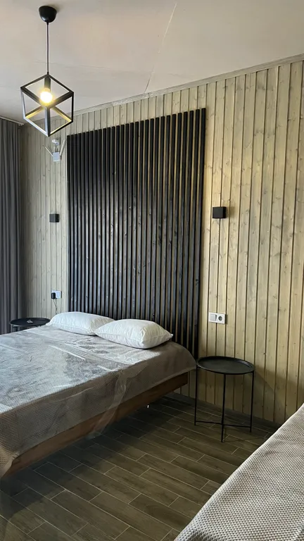 Вилла с бассейном на берегу реки