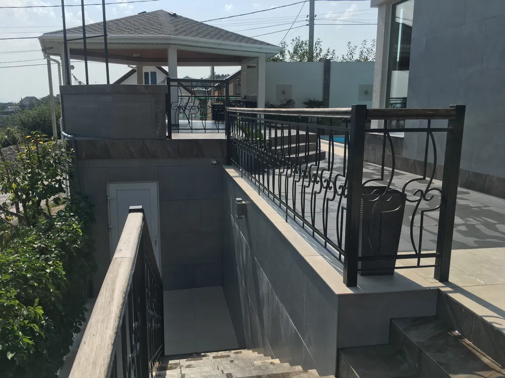 Дом с бассейном, баней и видом на море