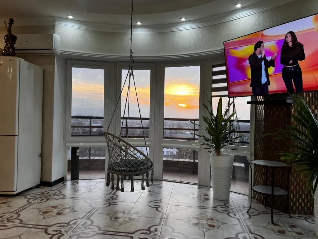 Уютная квартира с видом на город и горы