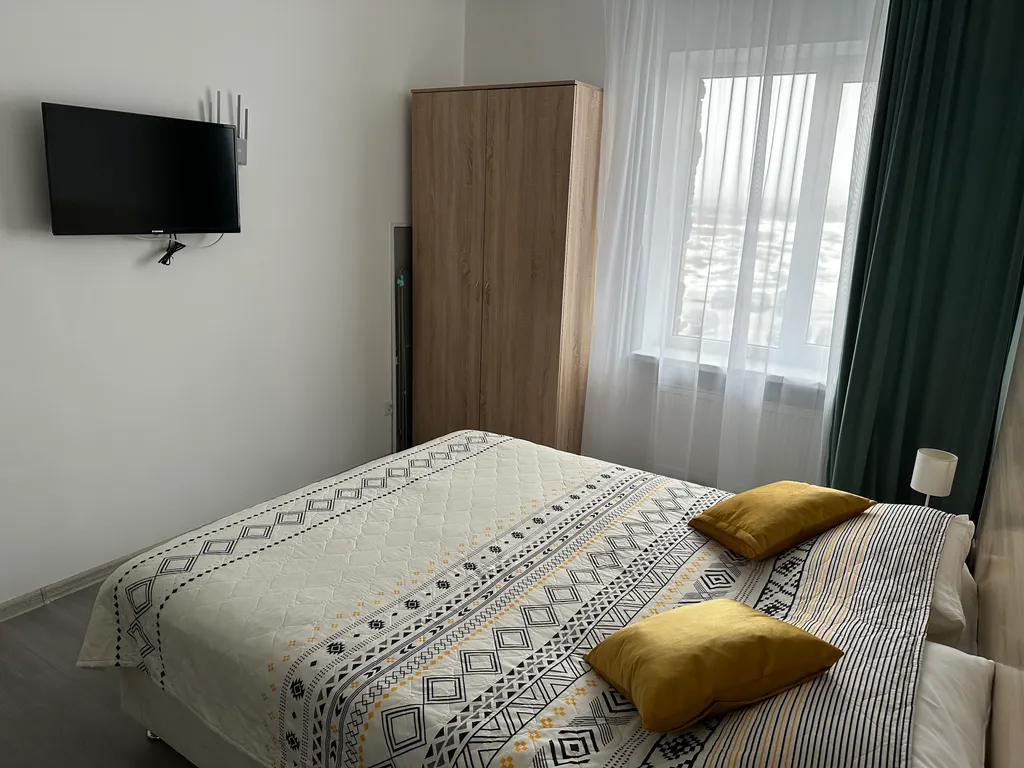 Светлая студия с видом на реку