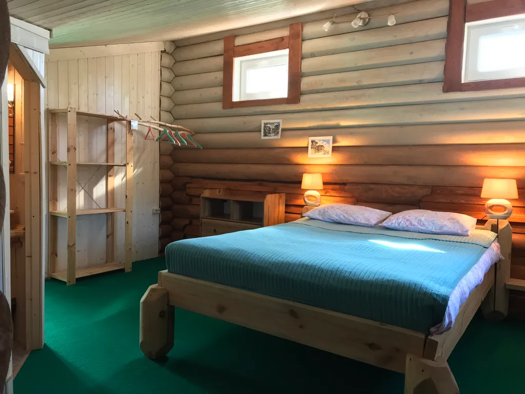 Дом из бревна Терем с сауной в черте города