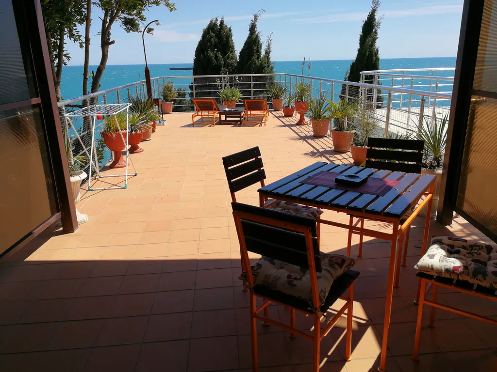 Квартира Студия с собственной террасой — аренда посуточно в Ялта