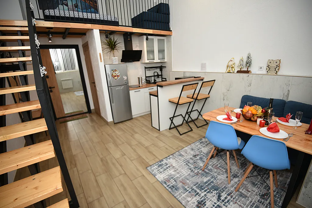 Комфортный двухуровневый апартамент в элитном комплексе Колизей