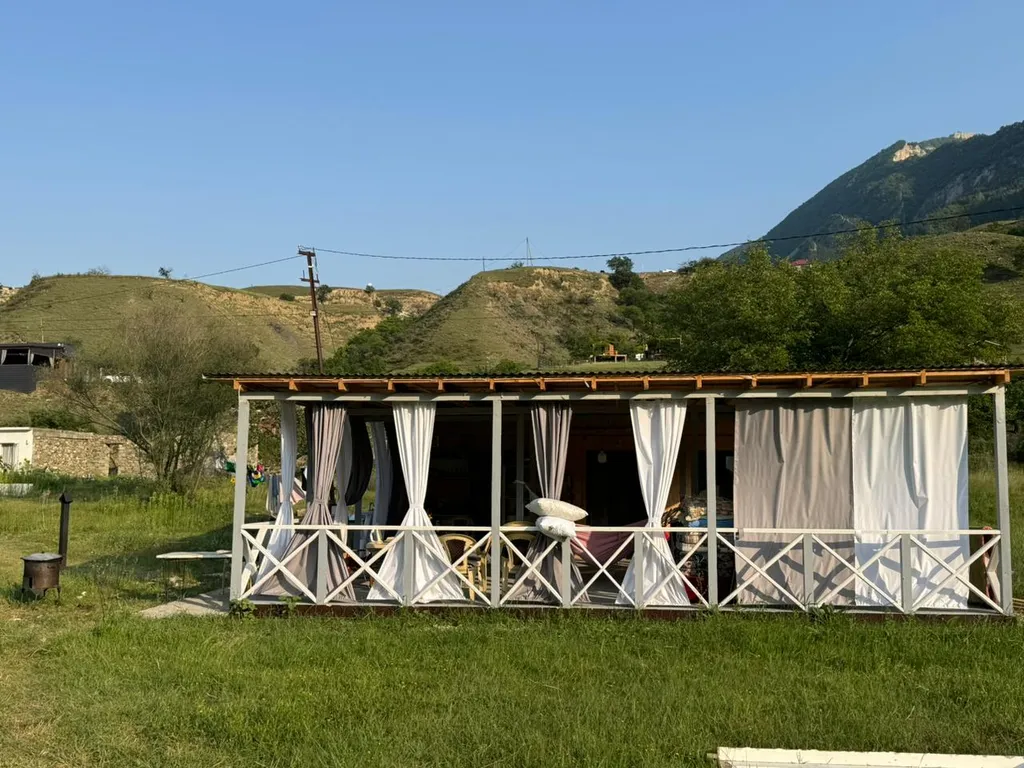 Коттедж Дом с террасой у озера — Салта