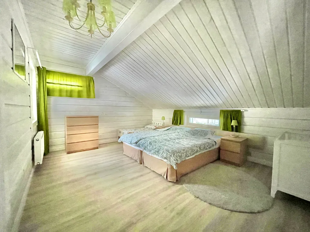 Коттедж с 6 спальнями, сауной и камином