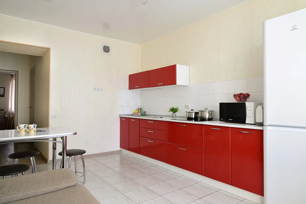 Современная двухкомнатная квартира с изолированными комнатами в центре