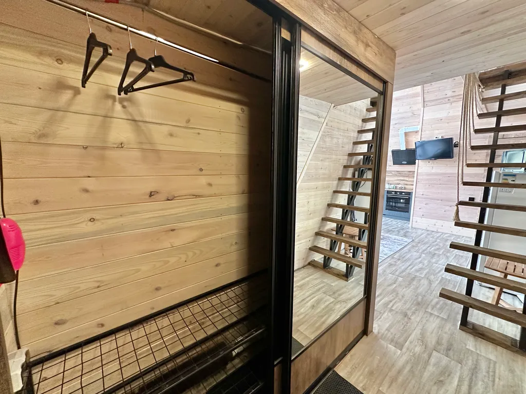 Уютный дом с красивым видом на зелёную гору