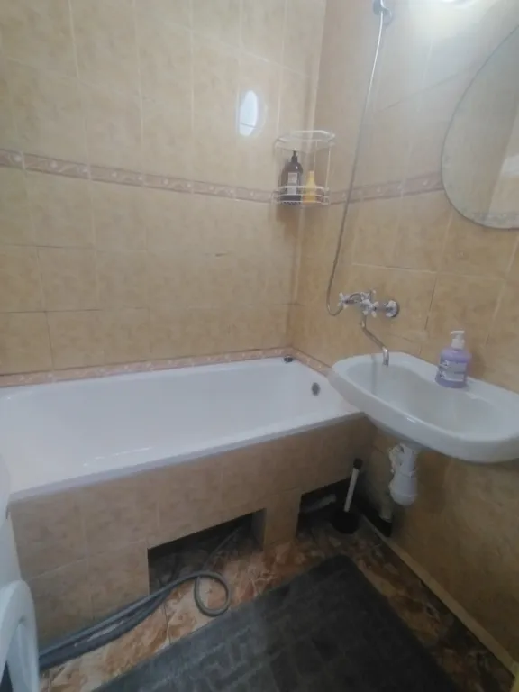 Благоустроенная квартира в тихом районе.