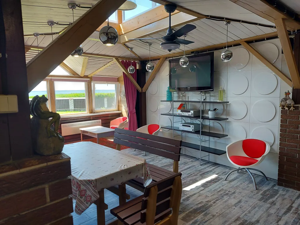 Уютный семейный коттедж с прекрасным видом на озеро Дривяты