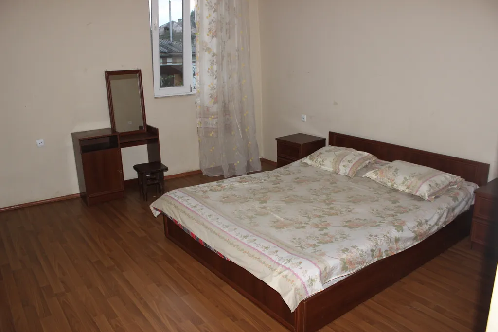 Второй этаж частного дома с балконом