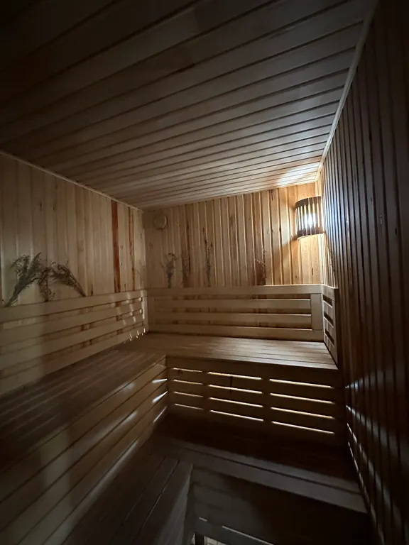 Дом из бруса на берегу моря с зоной барбекю и собственной парной