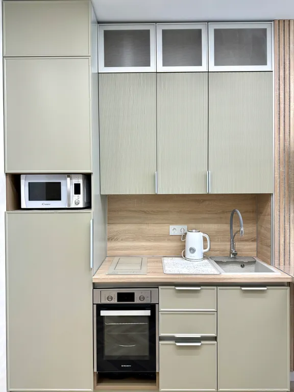 Евродвухкомнатный апартамент с балконом на первой линии