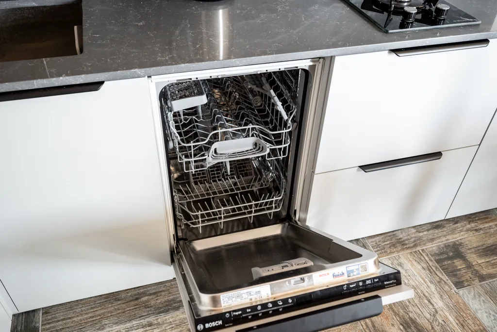 Четырехкомнатная у моря с дорогим ремонтом и видом на море