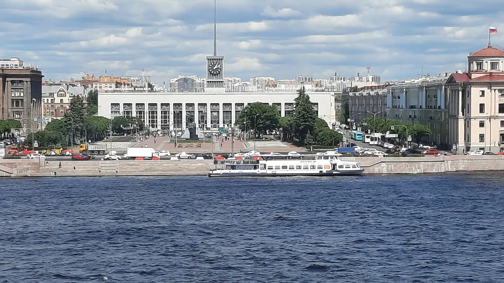 Квартира Квартира у Литейного моста с видом на Неву — Санкт-Петербург
