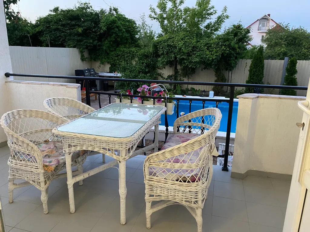 К вашему вниманию классные современные апартаменты с бассейном в доли