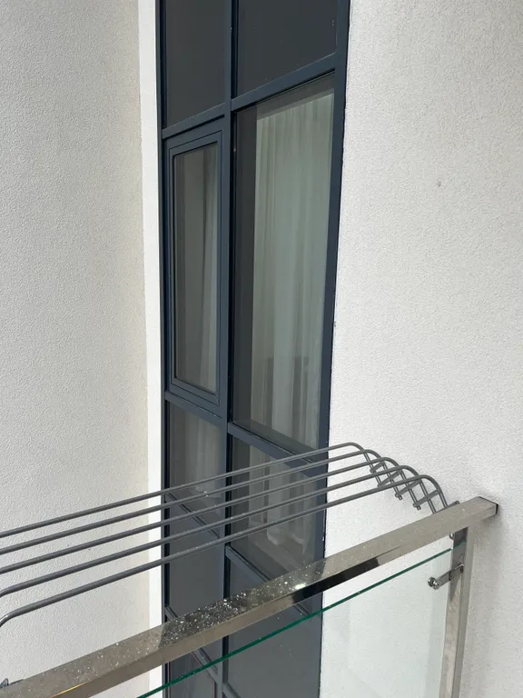 Квартира у моря с балконом и бассейном