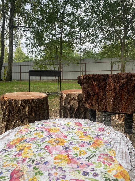 Уютный домик в лесу у пруда