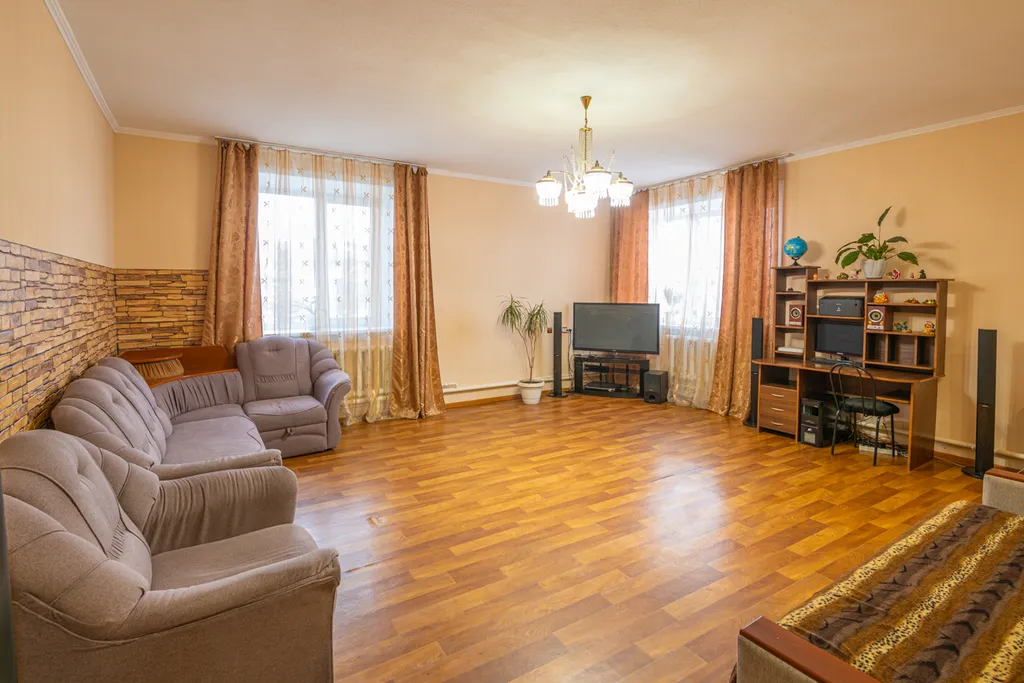 Дом у водоёма